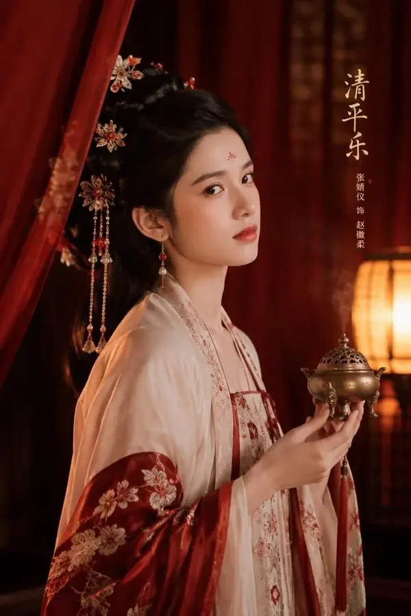 《首辅娇娘》海报，古风爱情、先婚后爱题材